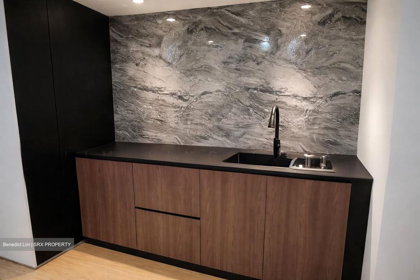 Woods Square (D25), Office #566756381